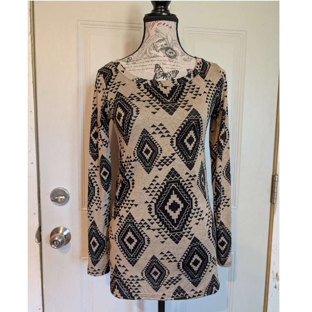 About A Girl Beige Black Southwestern Tribal Print Top Boho Juniors Medium